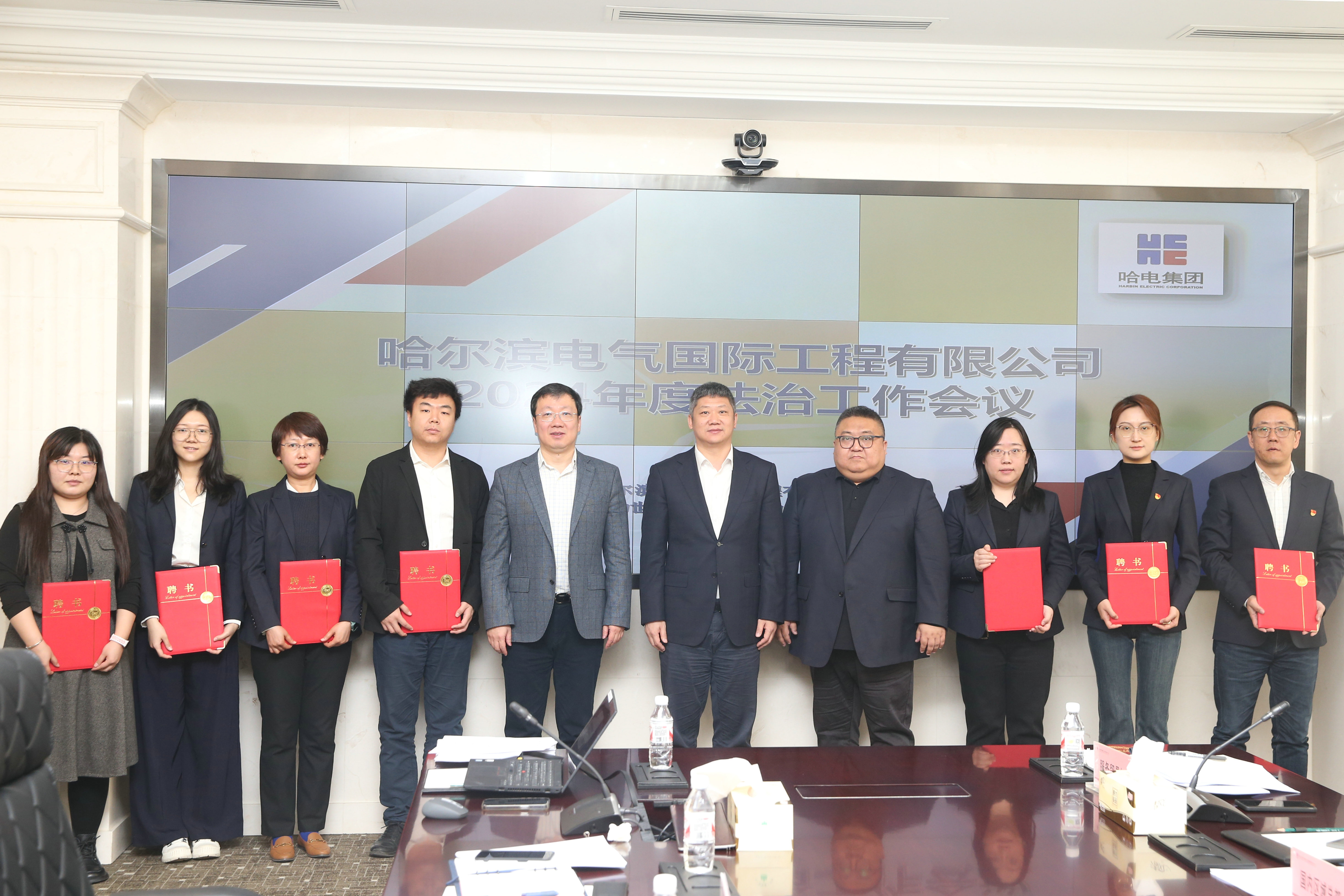 非凡娱乐国际为部分重点部门法律顾问颁发聘书.jpg